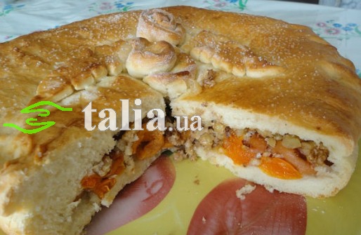 Рецепт. Постный пирог с курагой и орехами Рецепт. Постный пирог с курагой и орехами