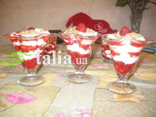Рецепт. Творожный десерт с клубникой и орехами Рецепт. Творожный десерт с клубникой и орехами