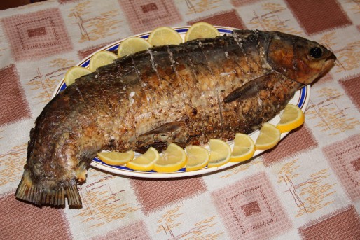Рецепт. Фаршированный карп с орехами