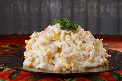 Рецепт. Салат крабовые палочки и кукуруза