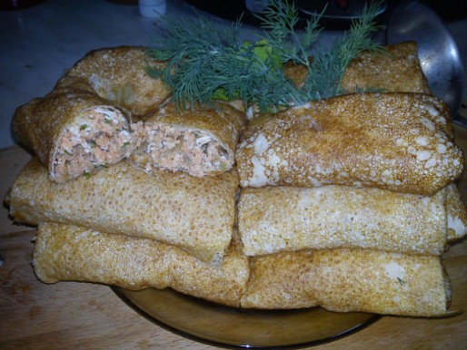 Рецепт. Блинчики с рыбой и яйцами