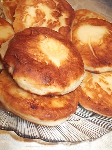 Рецепт. Пышные сырники из творога