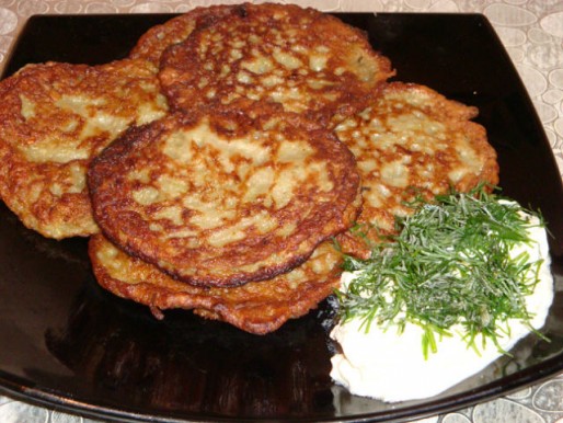 Рецепт. Оладьи из баклажанов с отварным мясом