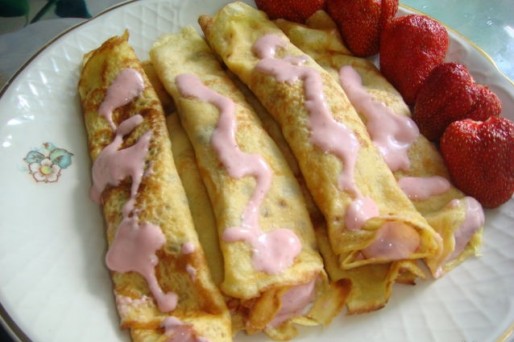 Рецепт. Блинчики с клубникой и творогом