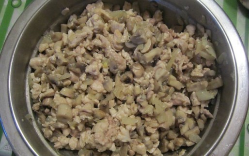 Рецепт. Фарш для блинчиков из курицы и грибов