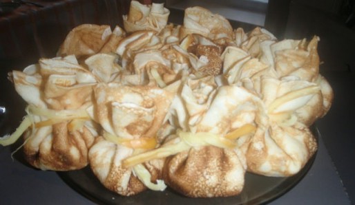 Рецепт. Блинчики с курицей и ананасом