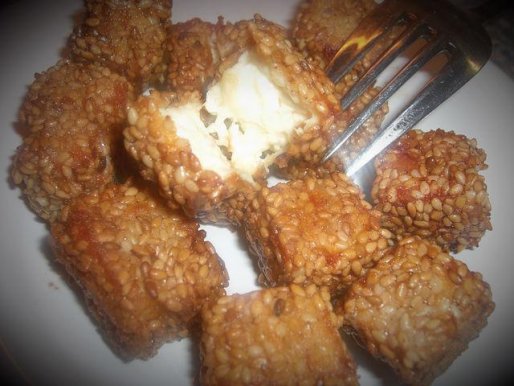 Рецепт. Жареная фета с кунжутом