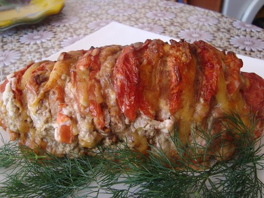 Рецепт. Телятина запеченная с помидорами и сыром