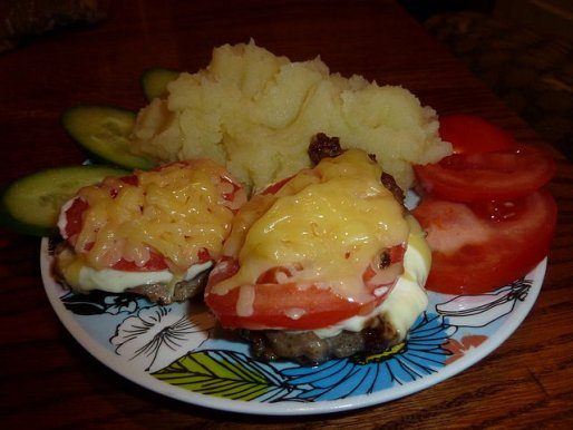 Рецепт. Мясо по-французки с помидорами