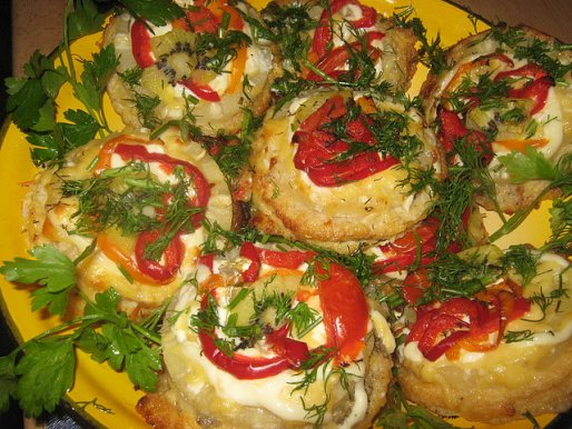 Рецепт. Филе мерлузы с ананасами и овощами