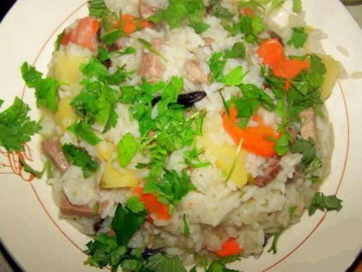 Рецепт. Ризотто с курицей, картофелем и черносливом