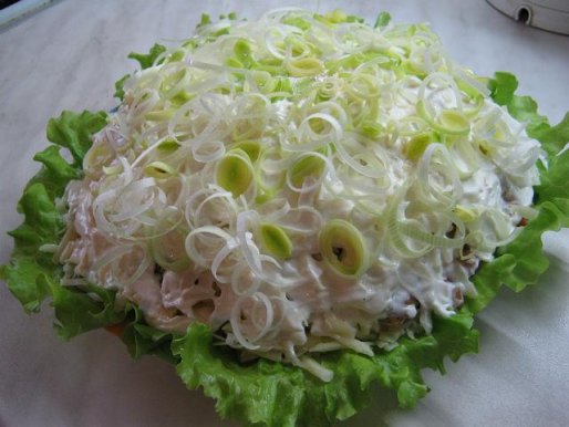 Рецепт. Салат с грибами и копченым мясом "Опушка"