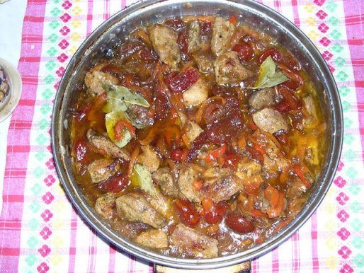 Рецепт. Тушеное мясо с помидорами черри