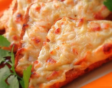 Рецепт. Гренки с сыром и колбасой