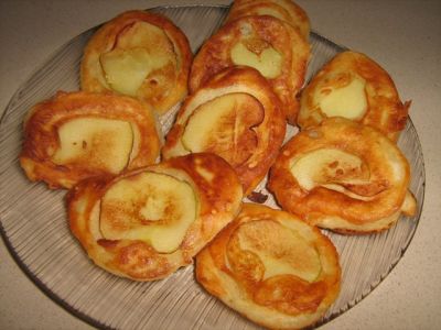 Рецепт. Оладьи на кефире с яблоками