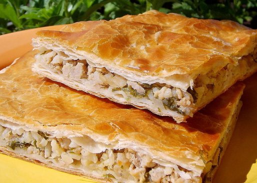 Рецепт. Слоеный пирог с рисом и куриным мясом