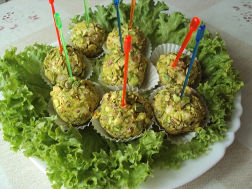 Рецепт. Холодные закуски. Сырные закуски в ореховой крошке