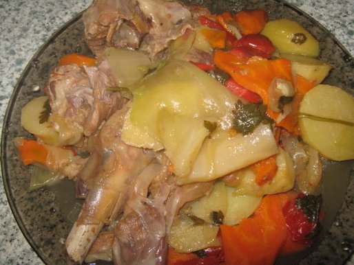 Рецепт. Кролик в вине с овощами