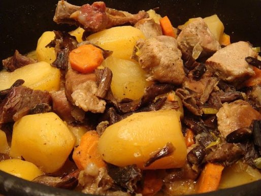 Рецепт. Жаркое с грибами и свининой
