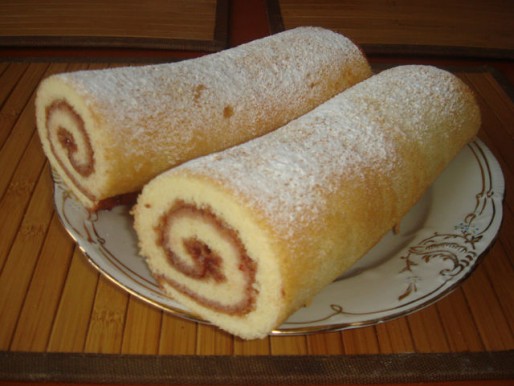 Рецепт. Бисквитный рулет с масляным кремом