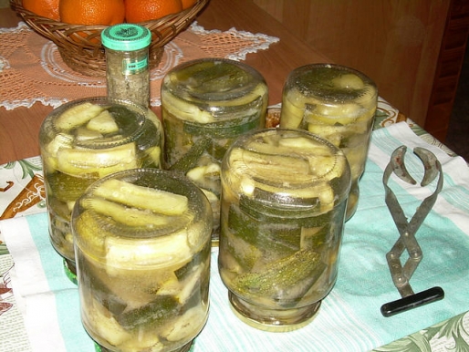 Рецепт. Малосольные кабачки
