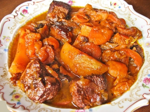Рецепт. Цимус мясной с сухофруктами