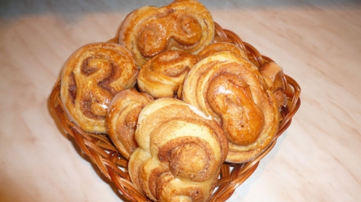 Рецепт. Плюшки с корицей и сахаром